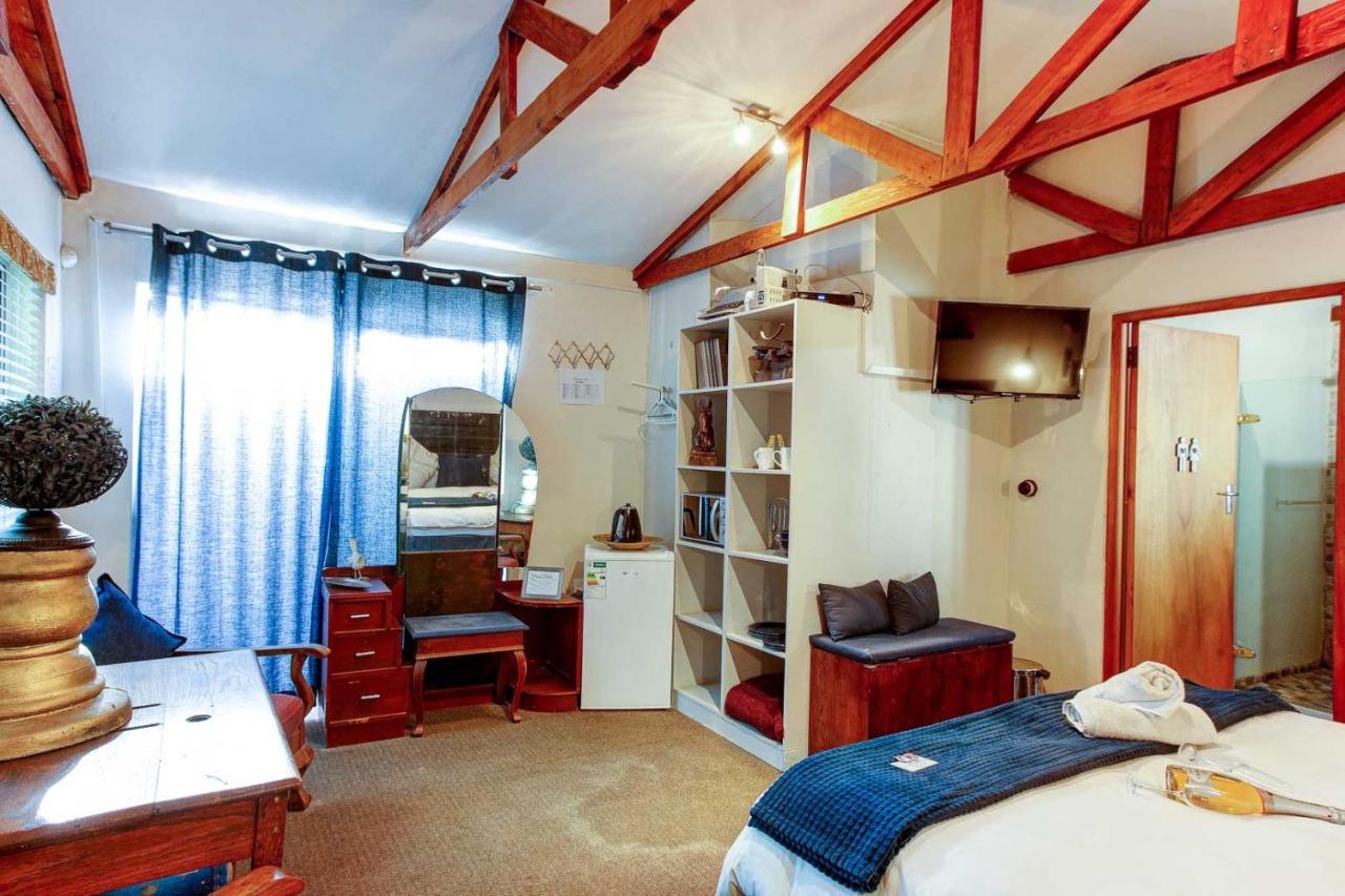 - 4 X Outside - 14 Sleeper Holiday home
