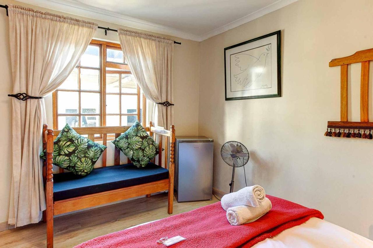 Holiday home - 4 X Outside - 14 Sleeper Cape Town